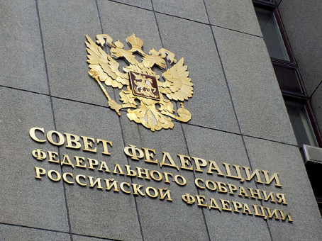 Обе палаты российского парламента одобрили закон о геноциде советского народа